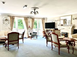 Residents Lounge- click for photo gallery
